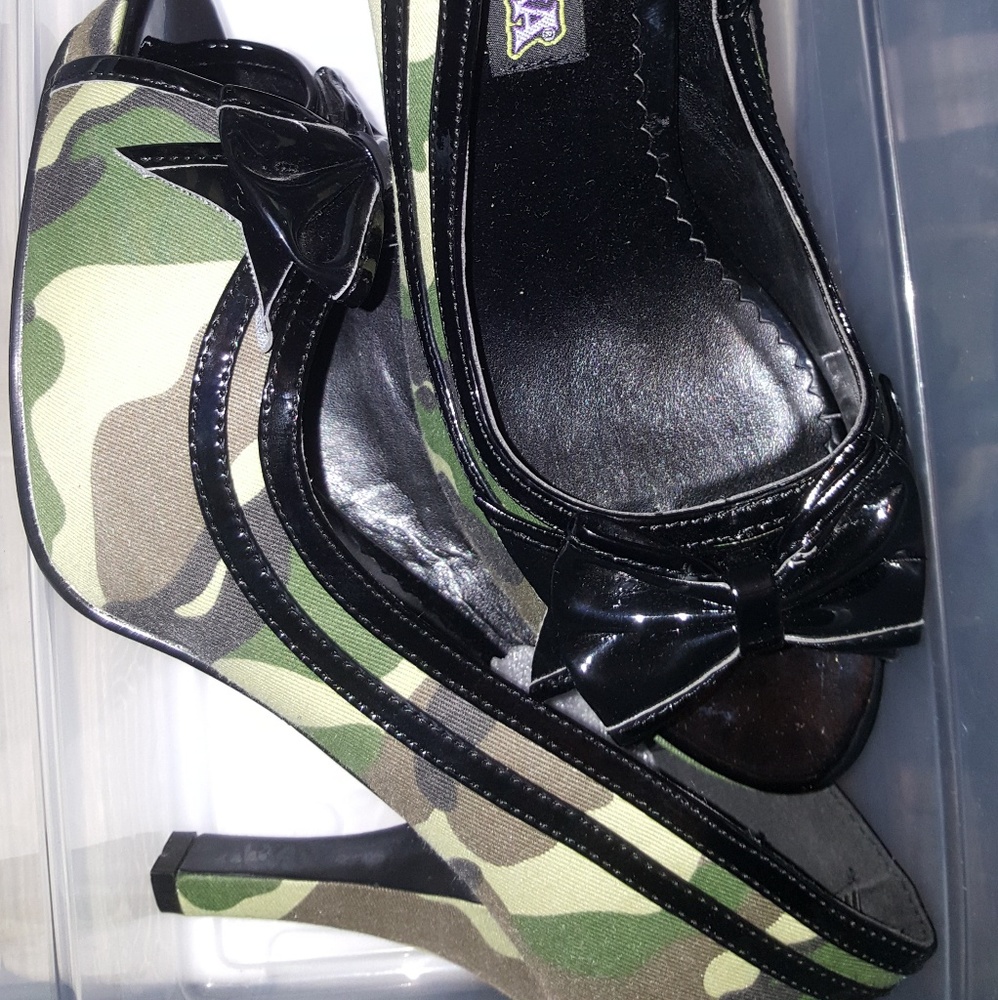 Army green funtasma heel